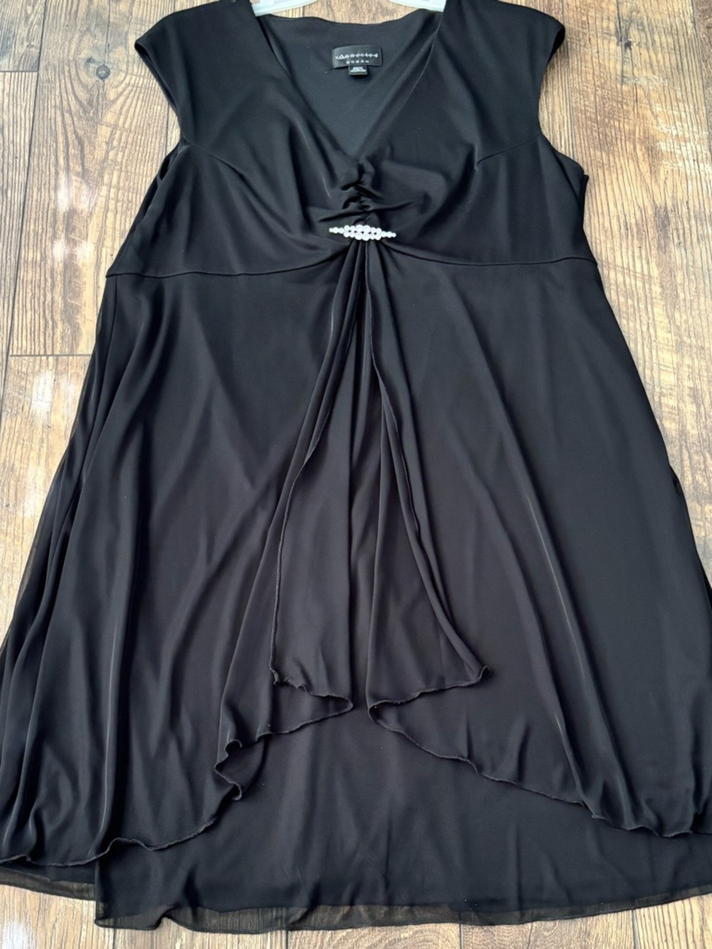 Connected Women Size 20 Black Cocktail Sleeveless Empire Waist Dress Brooch